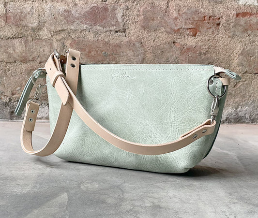 Medium-sized crossbody bag made from premium sage green & natural full-grain leather – Stylish and practical with adjustable strap for a perfect fit. Ideal for daily essentials, work, and city adventures.
